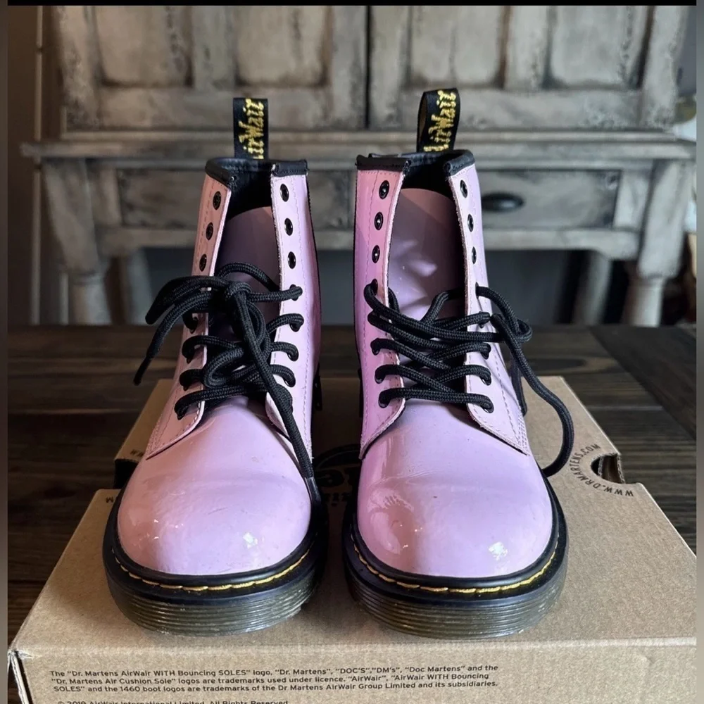 Dr Martins Air Wair Pale Pink 1460 J Girls Leather Boots size 2 great condition